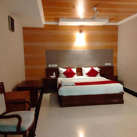 Hotel Jyothis Regency بلكاد المظهر الخارجي الصورة