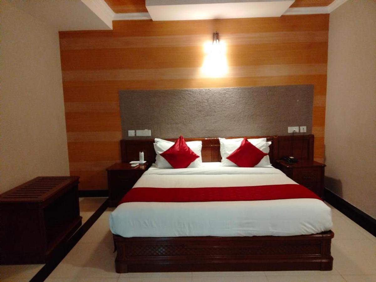 Hotel Jyothis Regency بلكاد المظهر الخارجي الصورة