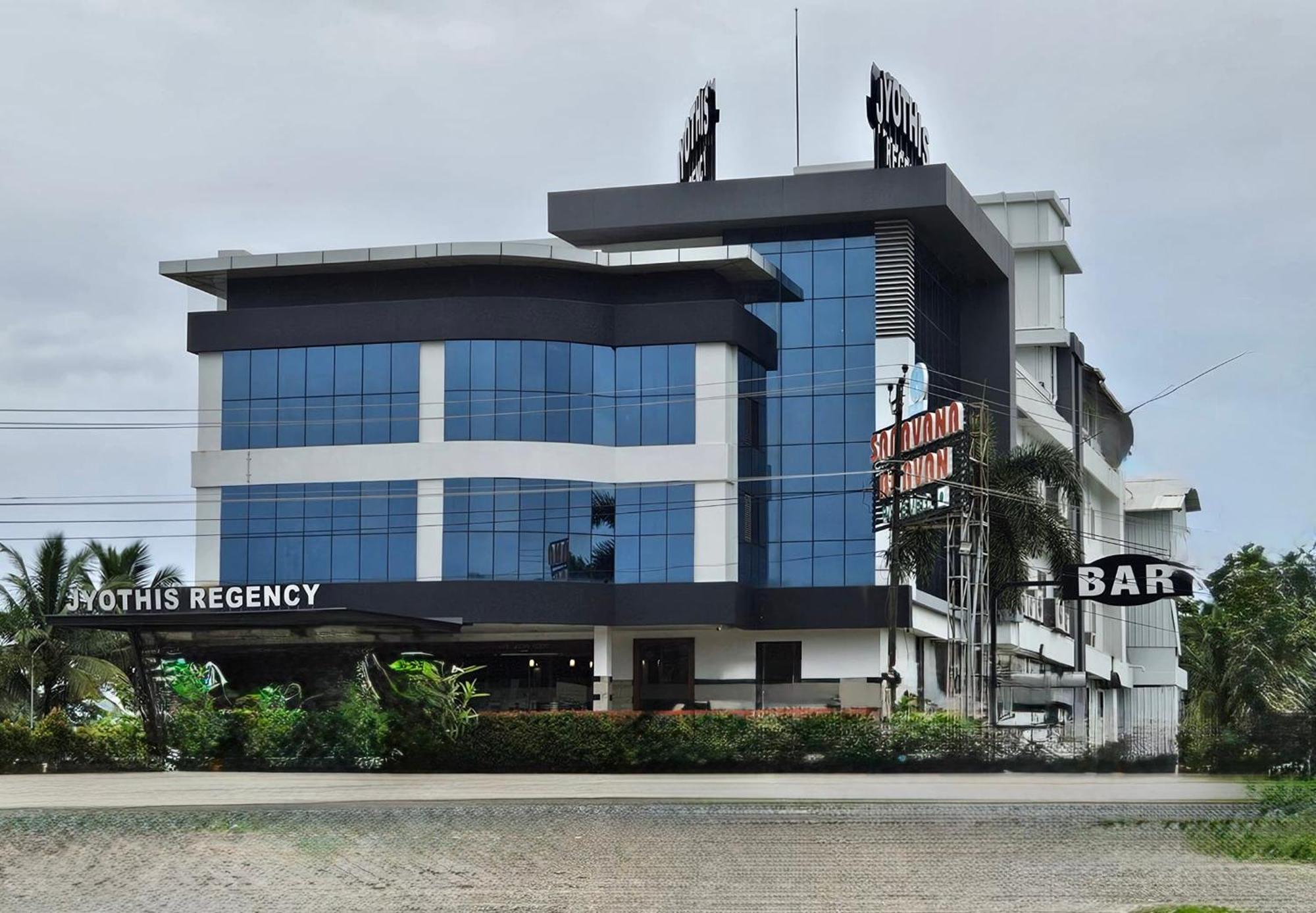 Hotel Jyothis Regency بلكاد المظهر الخارجي الصورة
